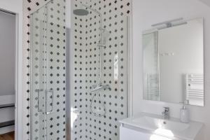 Ένα μπάνιο στο Belle maison pour 5 en pays Bigouden