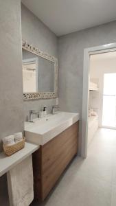 Ένα μπάνιο στο Suite Playa