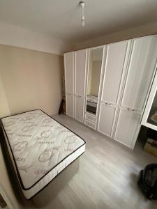 a bedroom with a large bed and a closet at gezginin odası in İzmir