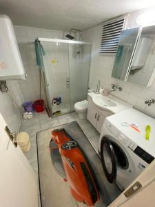 a bathroom with a washing machine and a sink at gezginin odası in İzmir