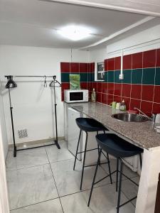 Köök või kööginurk majutusasutuses AZUR HOTEL