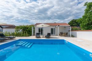 Bazén v ubytování Casa Cosini with Private Pool nebo v jeho okolí