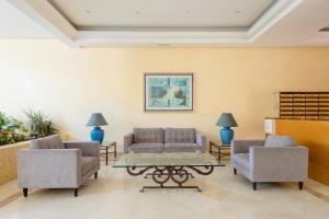 Część wypoczynkowa w obiekcie Sea view apartment in the center of puerto Banús and private parking