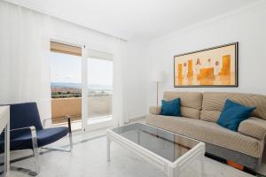 Część wypoczynkowa w obiekcie Sea view apartment in the center of puerto Banús and private parking