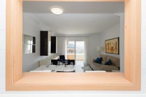Część wypoczynkowa w obiekcie Sea view apartment in the center of puerto Banús and private parking