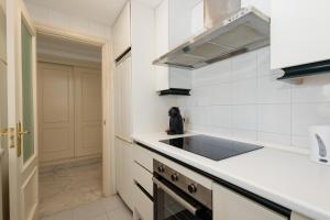 Kuchnia lub aneks kuchenny w obiekcie Sea view apartment in the center of puerto Banús and private parking
