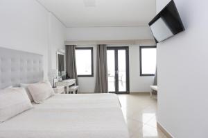 Łóżko lub łóżka w pokoju w obiekcie Hotel Star Santorini