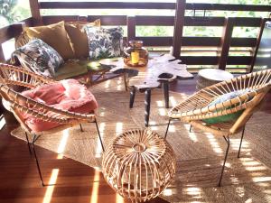 a living room with two chairs and a table at Le Karbé Bakov in Rémire-Camp