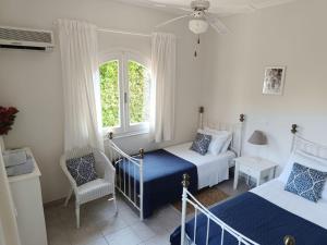 Postel nebo postele na pokoji v ubytování Seahorse Bay Beach Villa Halikounas