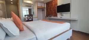 Μια τηλεόραση ή/και κέντρο ψυχαγωγίας στο Durbar Hotel & Residence
