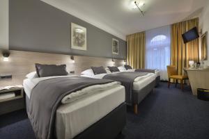 Postel nebo postele na pokoji v ubytování Prague Season Hotel