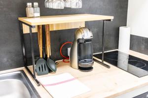 Η κουζίνα ή μικρή κουζίνα στο Le Cosy WIFI CLIM JARDIN TOP PROS SERVICESConciergerie MONTPELLIER