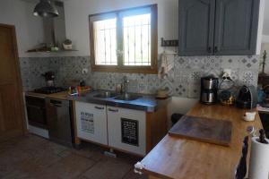 Η κουζίνα ή μικρή κουζίνα στο La Villa de La Source