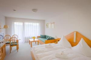 Postel nebo postele na pokoji v ubytování Fewo Schneckenhalde App 18