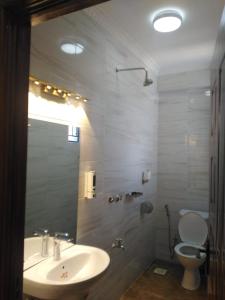 Ванная комната в Ragia Homes - 3 Bedroom House