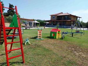 Ο χώρος παιχνιδιού για παιδιά στο Ktima Argiri