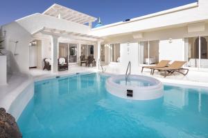 Bazén v ubytovaní Bahiazul Resort Fuerteventura alebo v jeho blízkosti