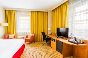 Μια τηλεόραση ή/και κέντρο ψυχαγωγίας στο Courtyard by Marriott Pilsen