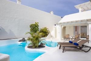Bazén v ubytovaní Bahiazul Resort Fuerteventura alebo v jeho blízkosti