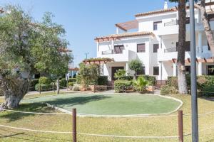 Vonkajšia záhrada v ubytovaní Apartamento Planta Baja Coto Sancti Petri Playa de la Barrosa