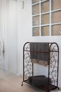 En eller flere senge i et værelse på Eucalyptus Cottage