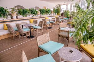 Reštaurácia alebo iné gastronomické zariadenie v ubytovaní Bahiazul Resort Fuerteventura