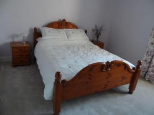Säng eller sängar i ett rum på Comfortable, stylish house in small rural village