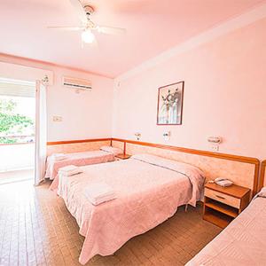 Postel nebo postele na pokoji v ubytování Hotel Rosa