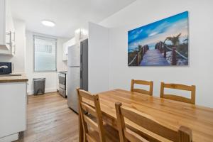 Una cocina o zona de cocina en 713 Miami Beach Apartments