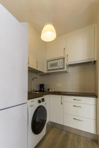 Una cocina o zona de cocina en APARTAMENTOS MAPAMUNDI