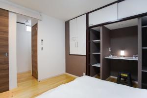 天空树近在咫尺! 浅草秋叶原圈内! 最近地铁步行3分钟! Near Skytree Asakusa!station 3 mins walk !干湿分离! 智能马桶! 高速无限制网路! 3LDK! Skytree房間的床