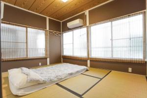 天空树近在咫尺! 浅草秋叶原圈内! 最近地铁步行3分钟! Near Skytree Asakusa!station 3 mins walk !干湿分离! 智能马桶! 高速无限制网路! 3LDK! Skytree房間的床