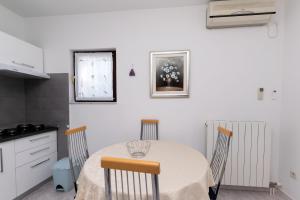 Kuchyň nebo kuchyňský kout v ubytování Apartments Anka