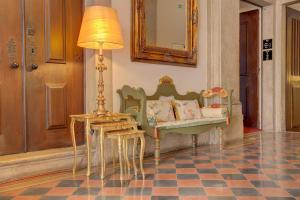 a room with a bed and a table and a lamp at Palácio das Especiarias in Lisbon
