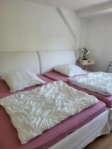 Postel nebo postele na pokoji v ubytování Ferienwohnung Elbblick