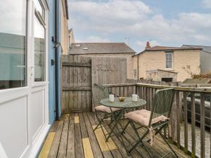 En balkon eller terrasse på The Blue Cottage
