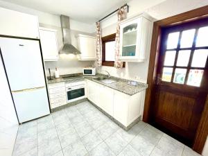 Kuchnia lub aneks kuchenny w obiekcie Villa 1B