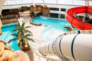 Басейн в LLN lodge або поблизу
