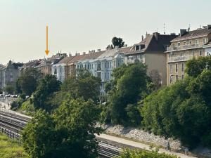 a view of a city with buildings and trees at Apartment Wien West in Vienna
