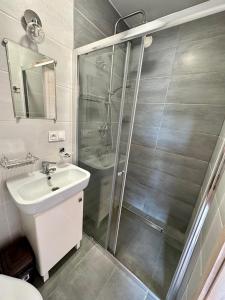 a bathroom with a shower and a sink at Słoneczna Laguna in Sarbinowo