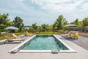Πισίνα στο ή κοντά στο Villa Fortuna - Private Pool and Garden Retreat