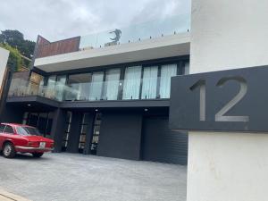 Imagine din galeria proprietății Constantia View Apartments OPERATIONAL DURING LOADSHEDDING în Cape Town