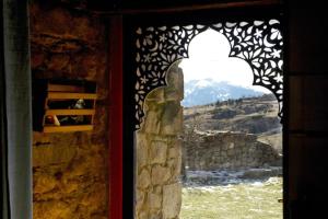 a window with a view of a mountain view at Le Mas Franc in Enveitg