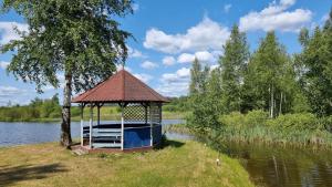 Foto dalla galleria di Wakacyjny dom nad jeziorem 16 osób Holiday house a Szałstry