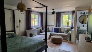 Foto dalla galleria di Wakacyjny dom nad jeziorem 16 osób Holiday house a Szałstry