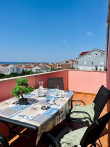 Balkón nebo terasa v ubytování Pink Panther + 74 fotografií