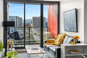 Χώρος καθιστικού στο Ren - Urban Charm Residence