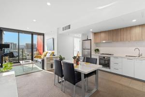 Η κουζίνα ή μικρή κουζίνα στο Ren - Urban Charm Residence