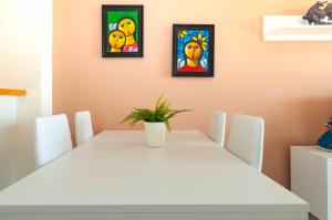A seating area at 1112 Mileni I - Apivend Immo