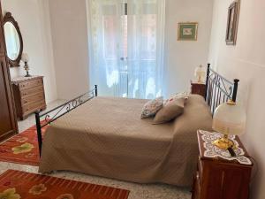 Ένα ή περισσότερα κρεβάτια σε δωμάτιο στο House fifty +8 φωτογραφίες